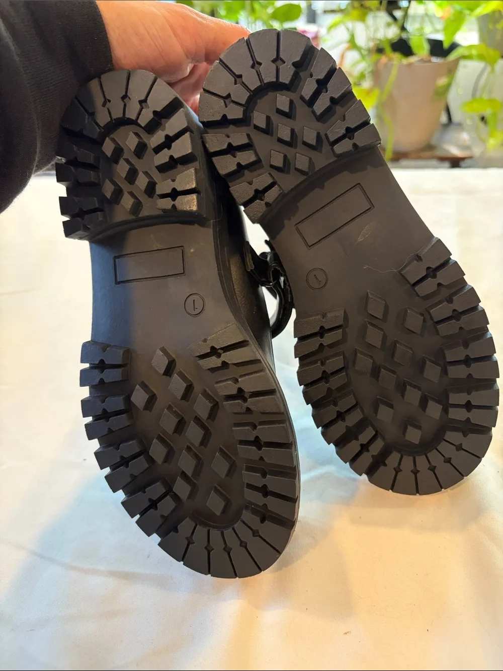 The Children's Place Black Mary Jane Strap Dress Shoes kids size 1